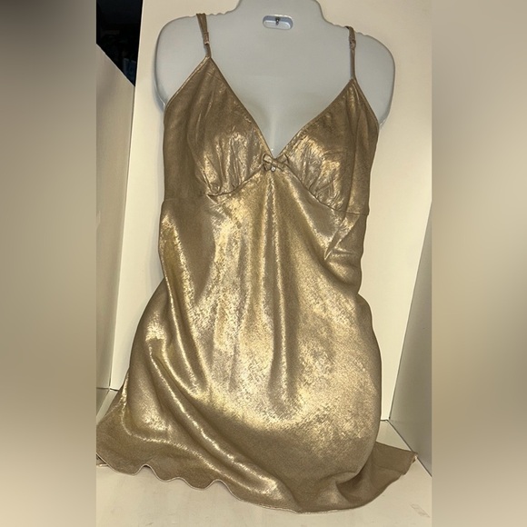 Linea Donatella Other - Linea Donatella Women's XL Gold Shimmer cool flowing nighty adjustable strap NWT